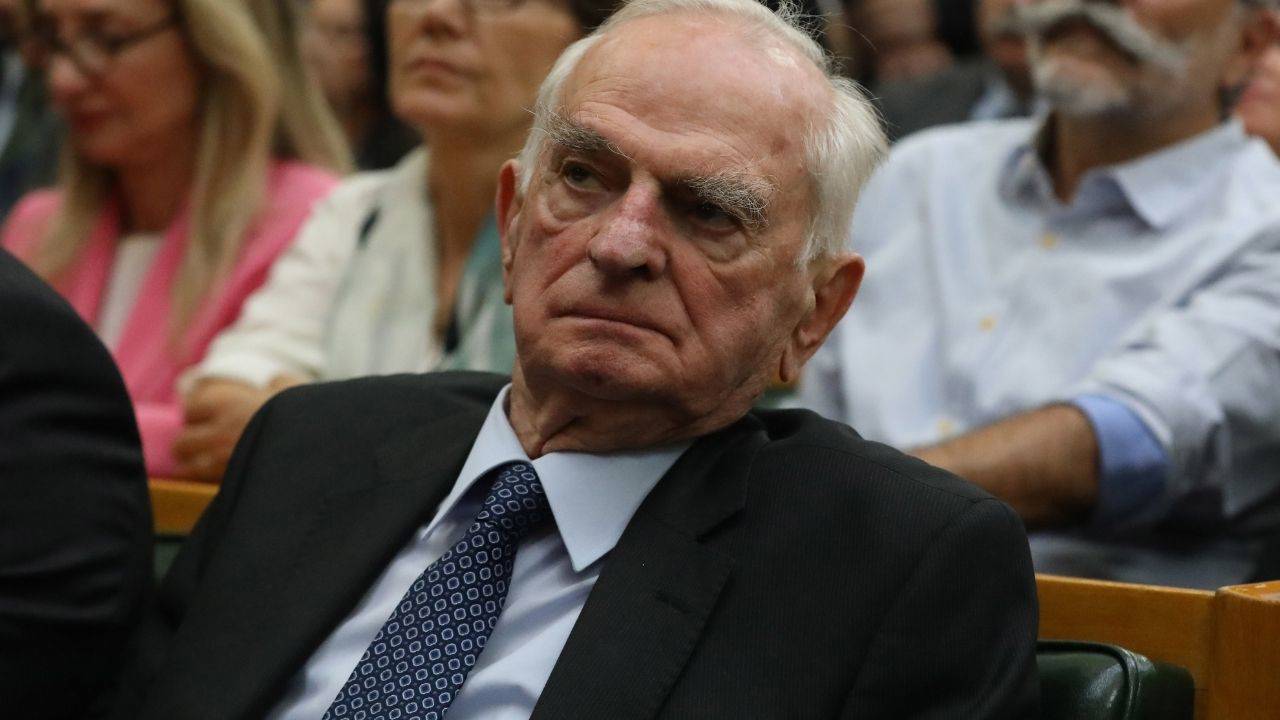 70 yıllık üyeydi: Önder Sav, CHP’den istifa etti