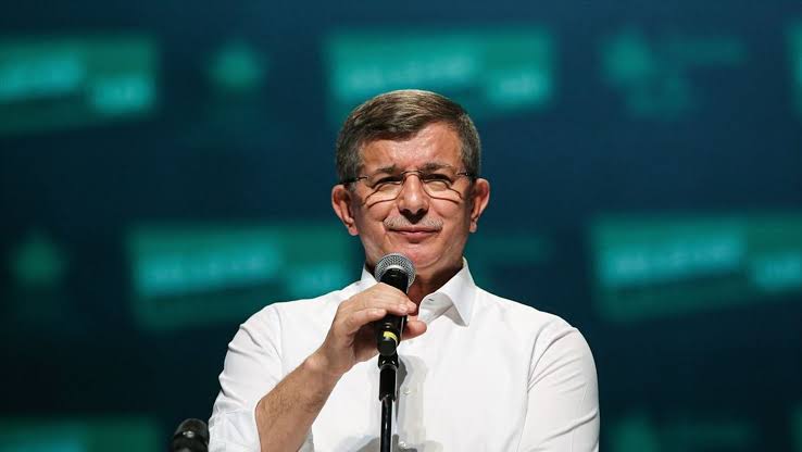 Ahmet Davutoğlu siyaseti bıraktı, Gelecek Partisi’ni feshetti