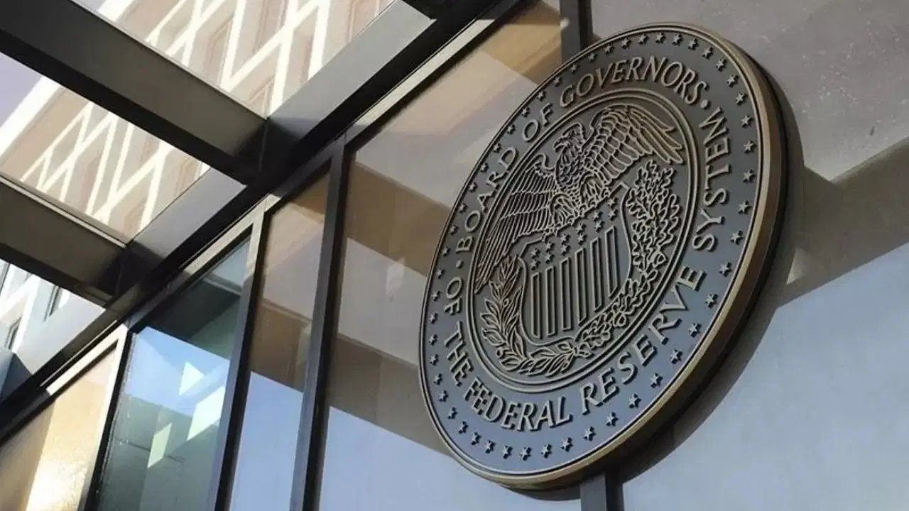 Fed faiz kararını açıkladı: ‘Yüksek belirsizliğe rağmen…’