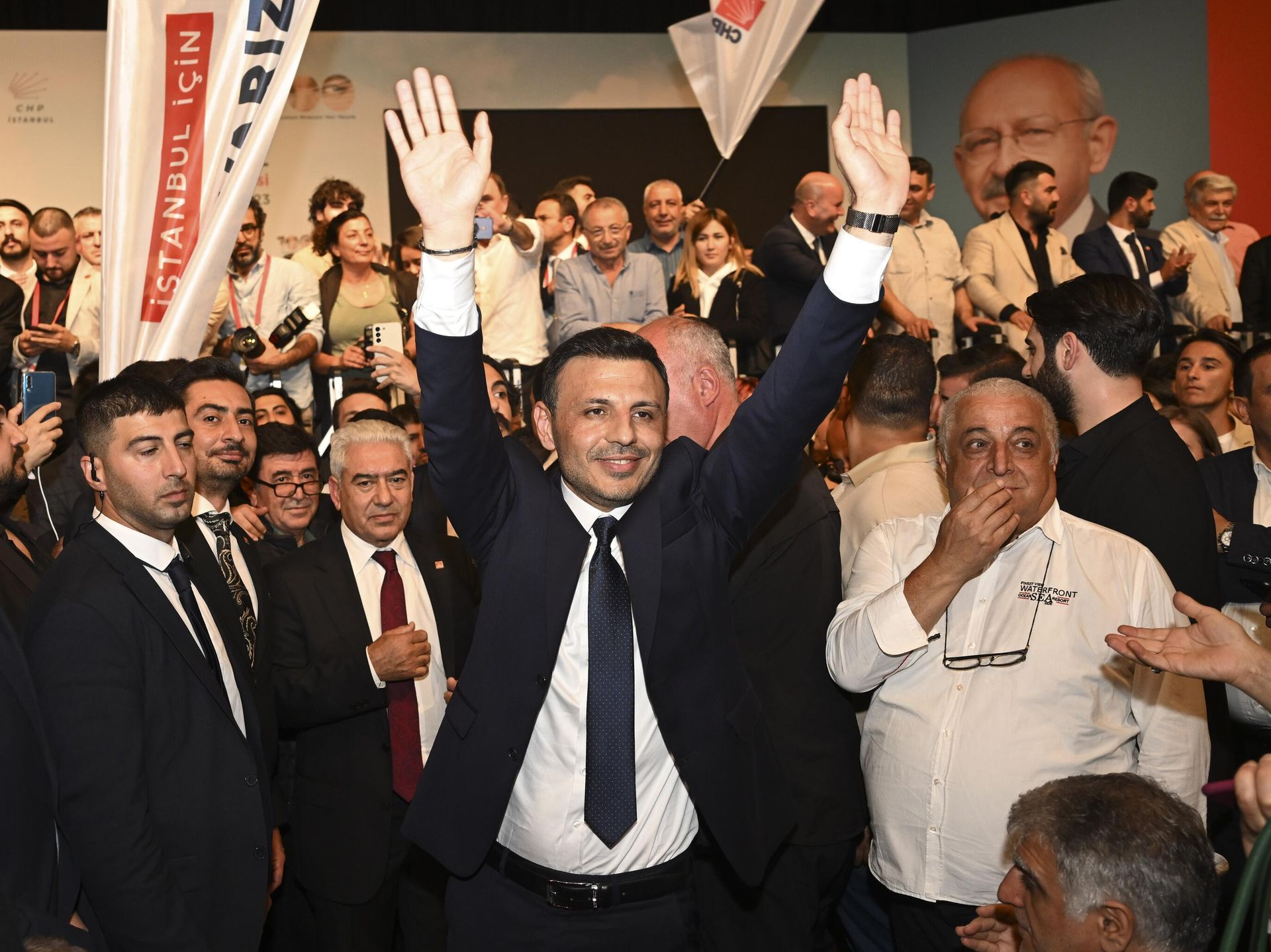 CHP’de istifa dalgası: Özgür Çelik ve 36 ilçe başkanı ayrıldı