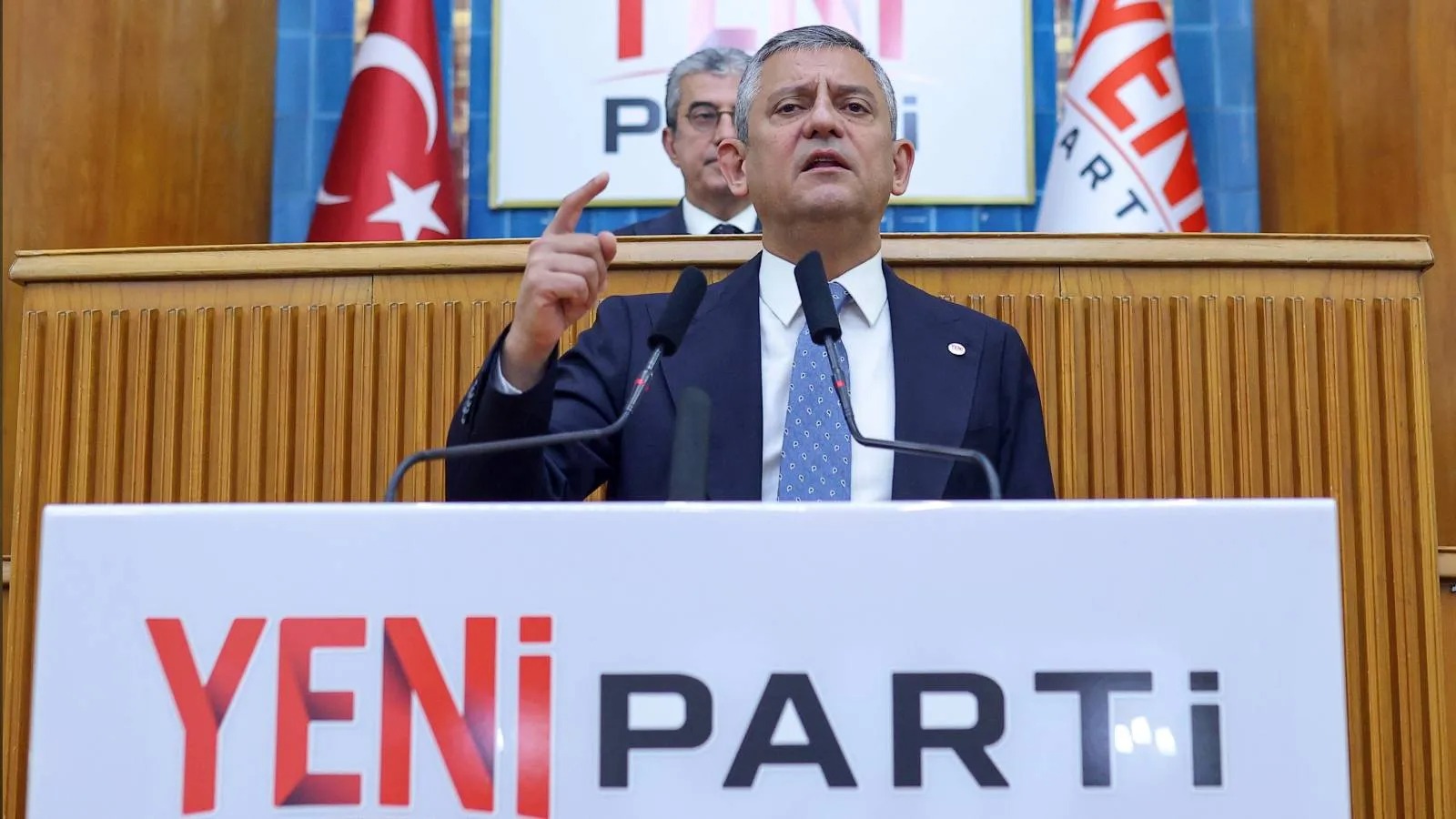 Özgür Özel’den çağrı: Yeni Parti bağış kampanyası başlattı