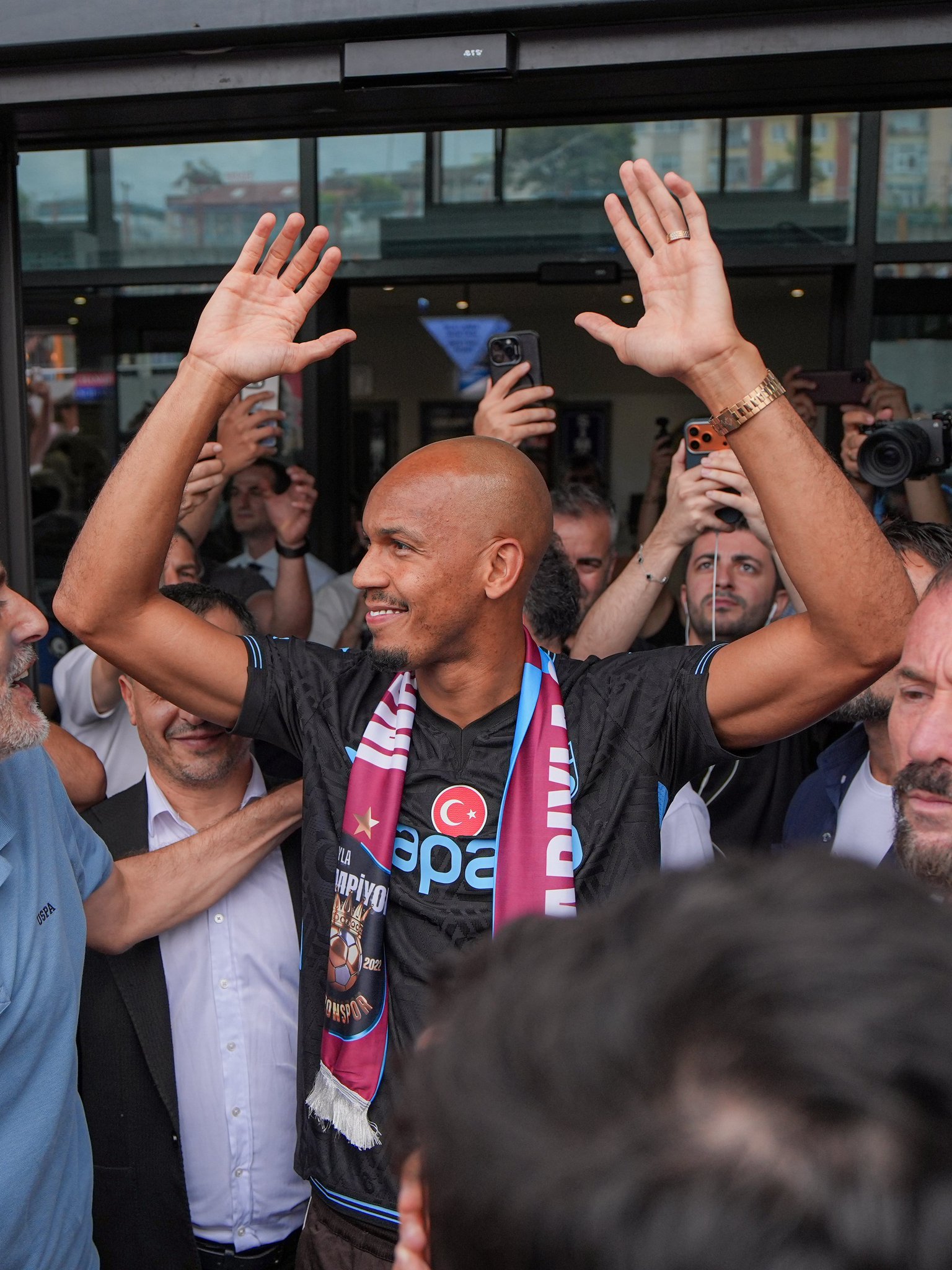 Fabinho, Salah’la yeniden buluştu: Trabzonspor yeni transferine formayı giydirdi
