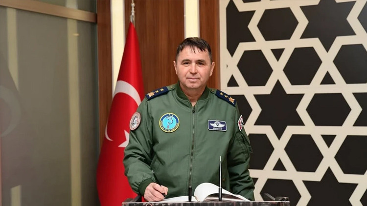 Fenerbahçe maçında F-16 uçurmuştu: Tümgeneral Mete Kuş emekli edildi