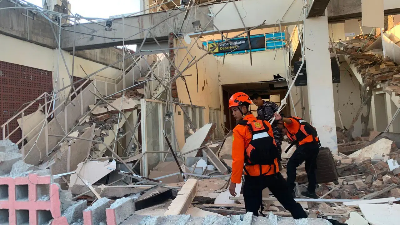Endonezya’da 7.7 büyüklüğünde deprem: 20 kişi hayatını kaybetti