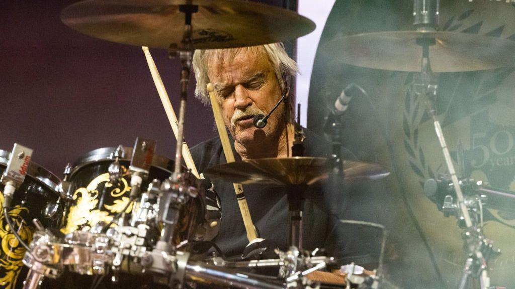 Turnelere ara vermişti: ZZ Top’un davulcusu Frank Beard hayatını kaybetti