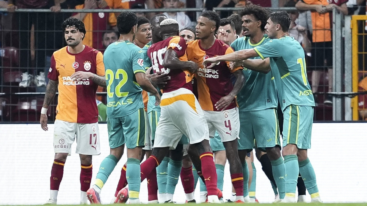 Galatasaray’dan olaylı hazırlık maçı: Osimhen kavga etti, Buruk kırmızı gördü