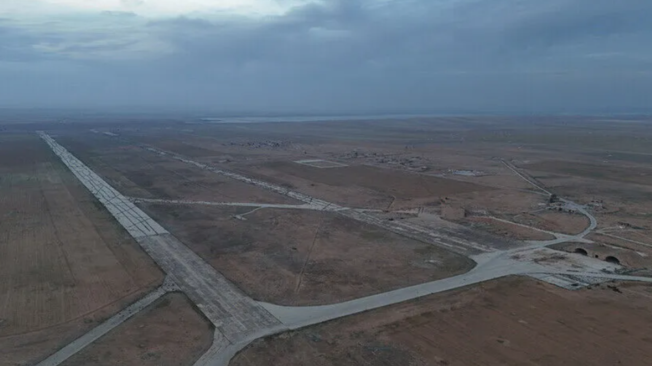 İsrail, Suriye’de hava üssünü vurdu: Türkiye’ye 70 kilometre
