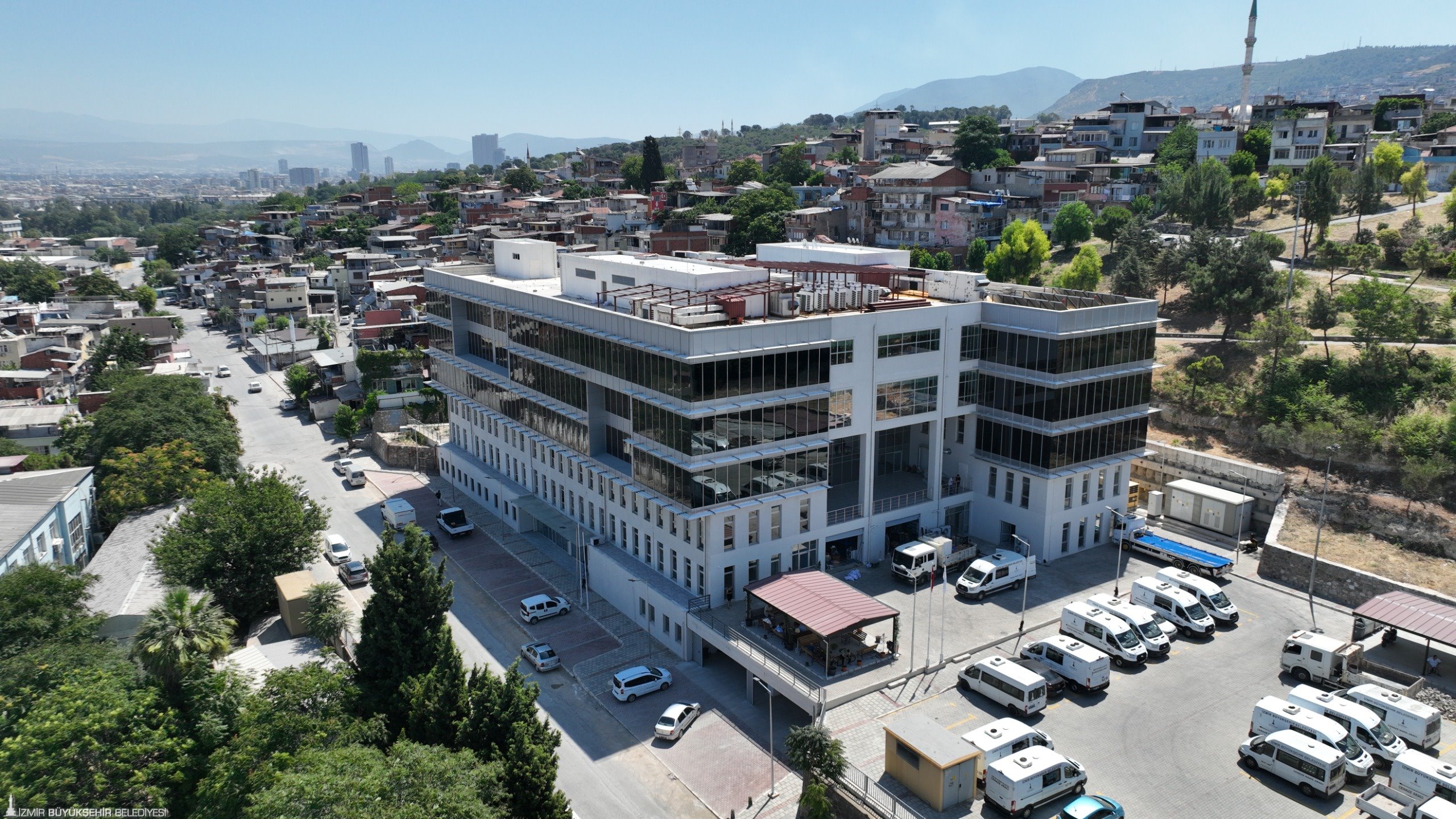 İzmir Büyükşehir Belediyesi’ne yeni operasyon: Veli Ağbaba’nın ağabeyi gözaltında