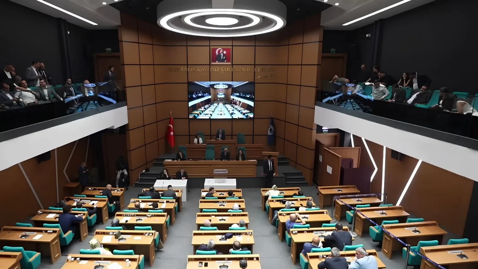 Üsküdar Belediyesi, CHP’de kaldı: ‘CHP’li üyeler AK Parti’ye oy attı’ iddiası