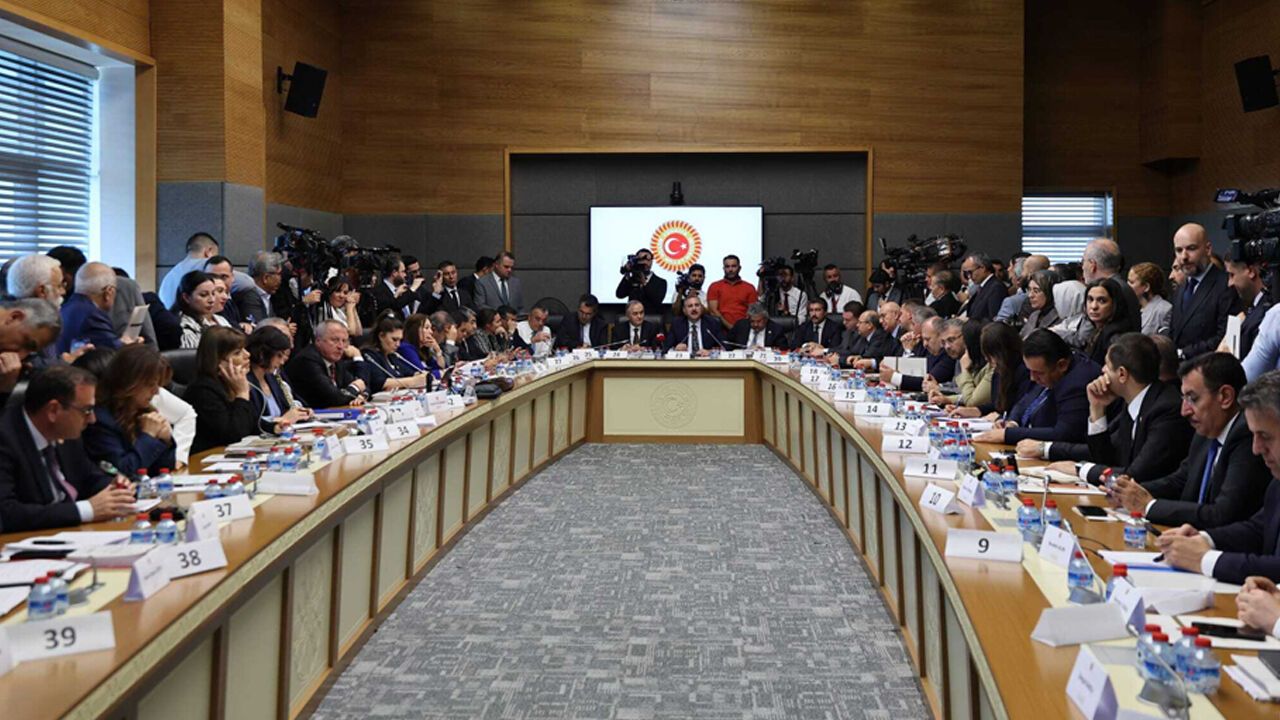 ‘Çerçeve yasa’ Adalet Komisyonu’nda kabul edildi