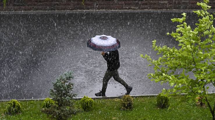 İstanbul’da sağanak yeniden şiddetlenecek: Meteoroloji saat verdi