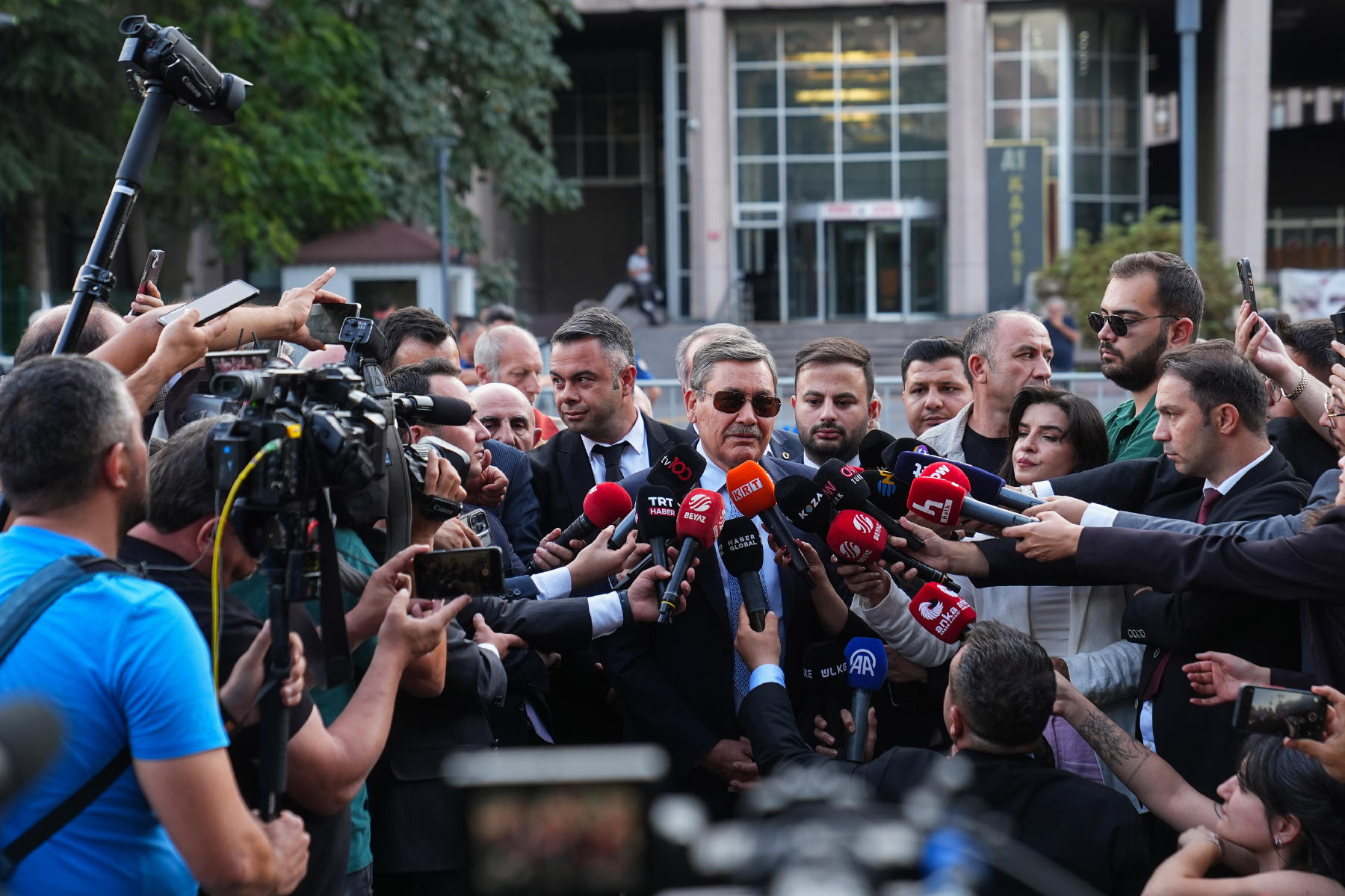 Melih Gökçek’in oğlu ve geline yurt dışı yasağı: İfadeleri 5 saat sürdü