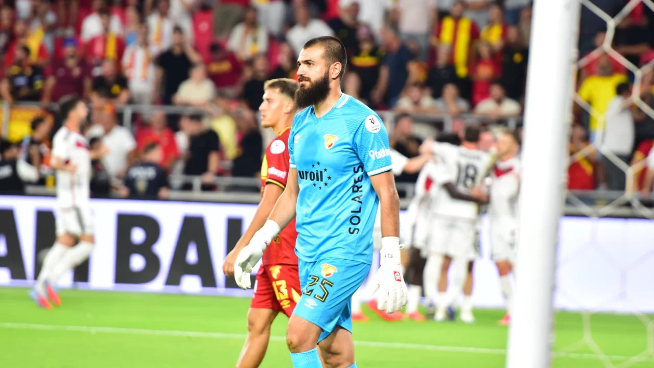 Göztepe kalecisi Gugeshashvili’den tribünlere tepki: İlk yarı 4 gol yemişti