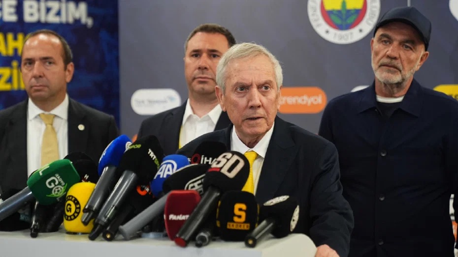 Trendyol Süper Lig'in 4. haftasında, Fenerbahçe ile Beşiktaş takımları Chobani Stadı'nda karşılaştı. Fenerbahçe Başkanı Aziz Yıldırım, maçın ardından basın mensuplarına açıklamalarda bulundu. ( Bünyamin Çelik - Anadolu Ajansı )