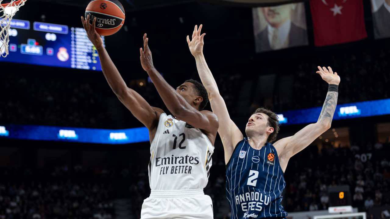 Anadolu Efes 94-84 Real Madrid: EuroLeague’de ilk galibiyet