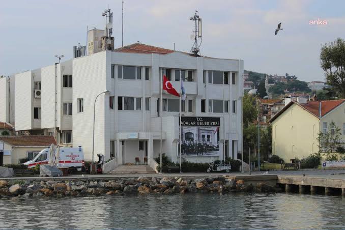 CHP’li Adalar Belediyesi Başkanvekili istifa etti, Valilik yeni seçim gününü duyurdu