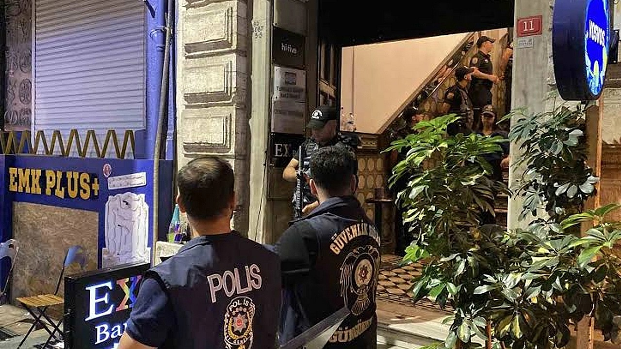 LGBTİ+ dernek yöneticilerine gözaltı, gece kulüplerine baskın: ‘Ailem Güvende’ operasyonu