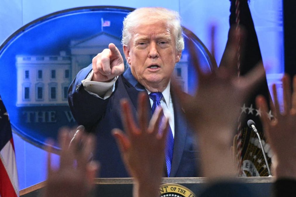 Trump, 3 medya kuruluşunun Beyaz Saray’a girişini yasakladı