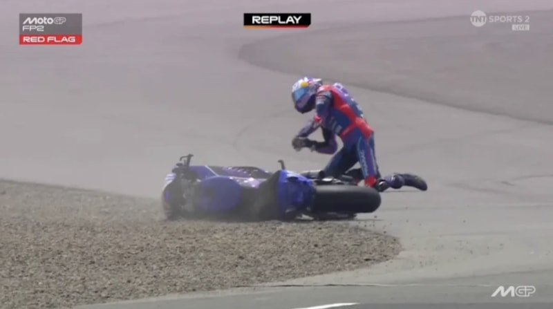 Toprak Razgatlıoğlu, MotoGP’de kaza geçirdi: Çıkan omzunu yerine oturttu