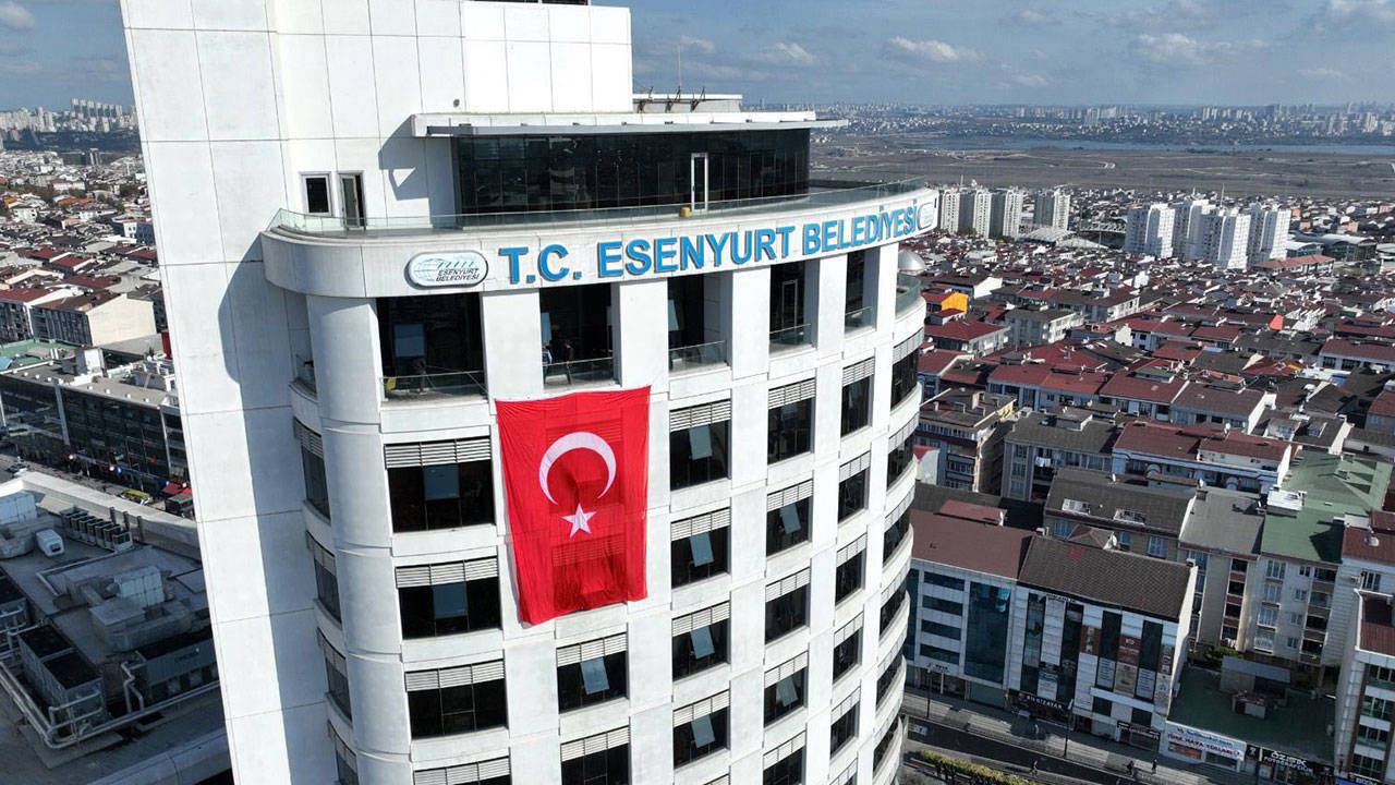 Kayyum yönetimindeki Esenyurt Belediyesi’ne ‘rüşvet’ operasyonu: Başkan yardımcısı da gözaltında