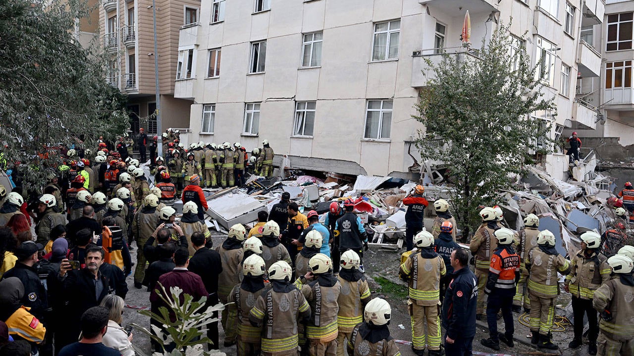 Maltepe’de çöken binada 2 can kaybı: 2 kişi aranıyor