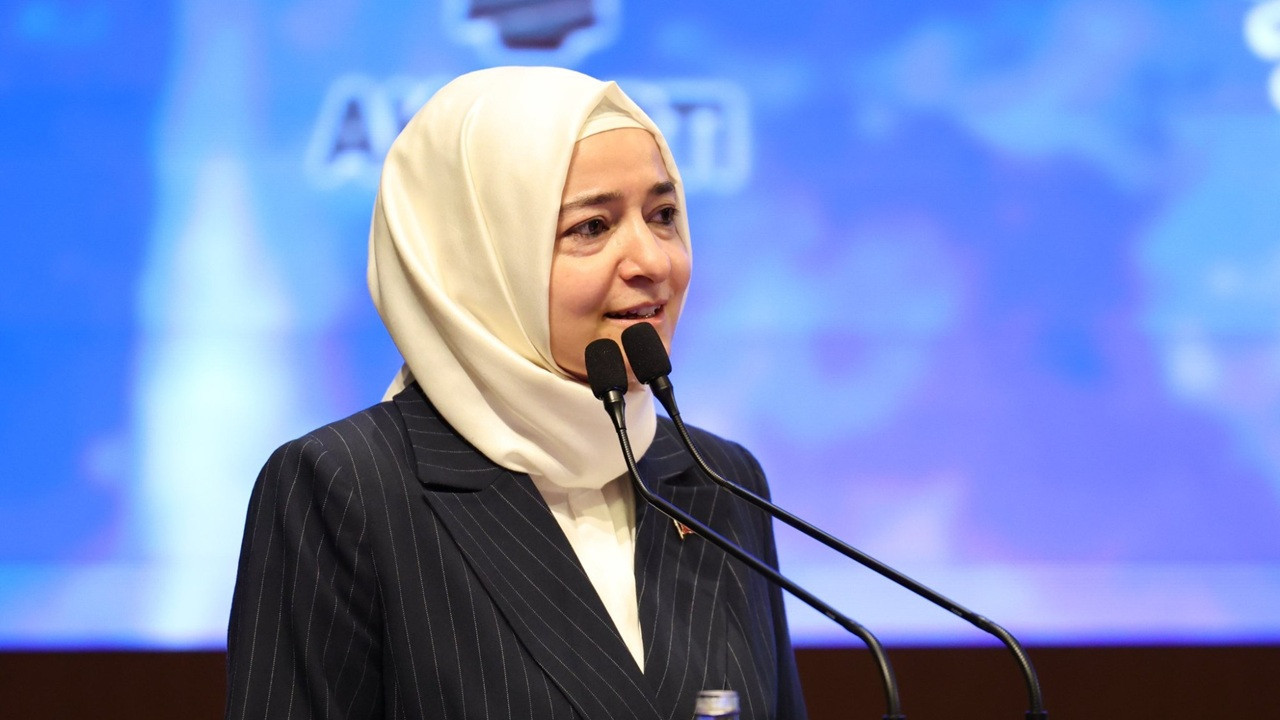 AK Parti, Fatma Betül Sayan Kaya’yı ihraç etti: ‘Partimizin üyesi değildir’