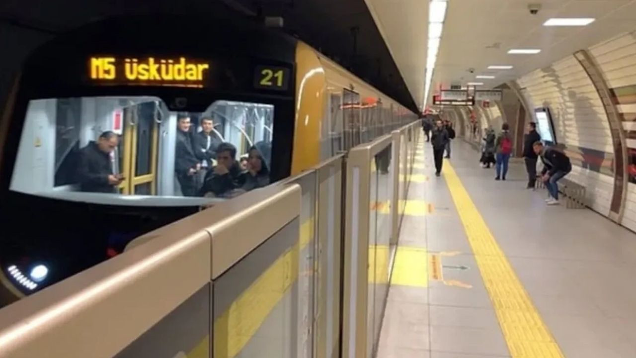 İstanbul’da M5 metro hattında kablolar patladı: Yolcular tahliye edildi