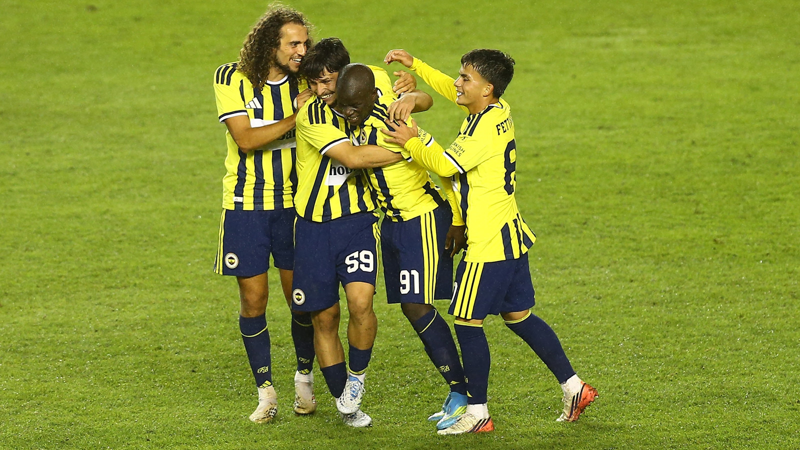 Fenerbahçe dostluk maçında Turan Tovuz’u mağlup etti: Kırmızı gördüğü maçı 11 kişi tamamladı