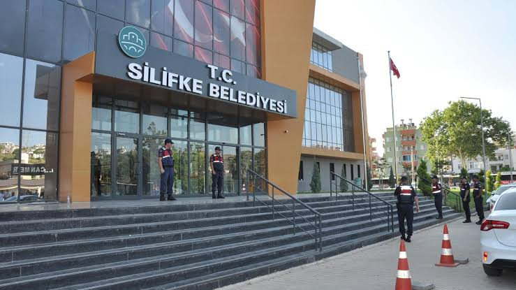Silifke Belediyesi’ne ikinci dalga operasyon: 7 gözaltı