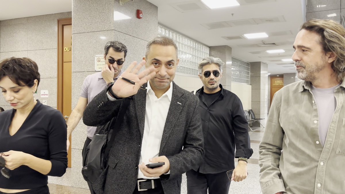 Gazeteciler İsmail Saymaz ve Murat Ağırel’e ev hapsi
